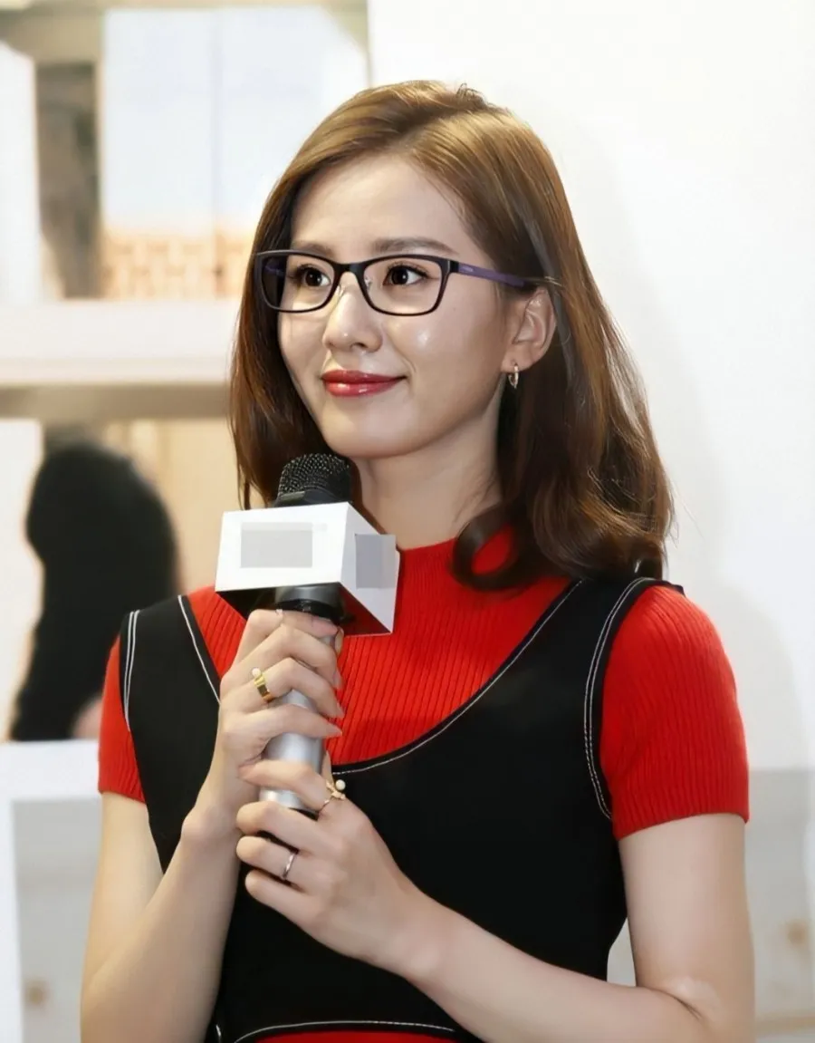 如何根據臉型選眼鏡？方形還是圓形？搭配好眼鏡，讓你氣質更出眾