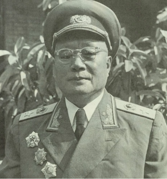 陈毅病逝，周恩来刘伯承痛哭流涕，毛主席最后一刻出现在追悼会上