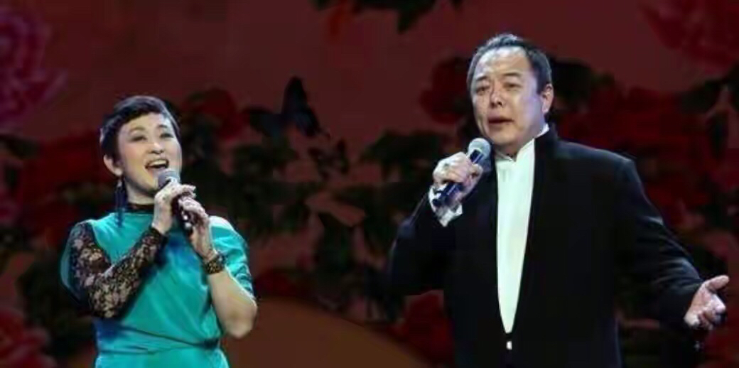 “风流皇帝”张铁林：9个女人3个孩子，他是如何渣完一个又一个？