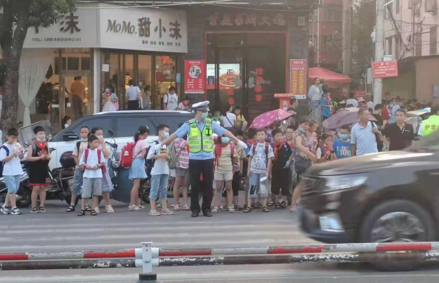 警校联手打造“平安校园”阳新实验二小连续5年零事故