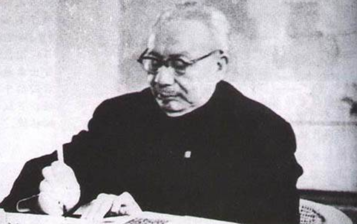 王新兰偶遇毛主席，送她去找肖华，江青：我看看这漂亮的女红军