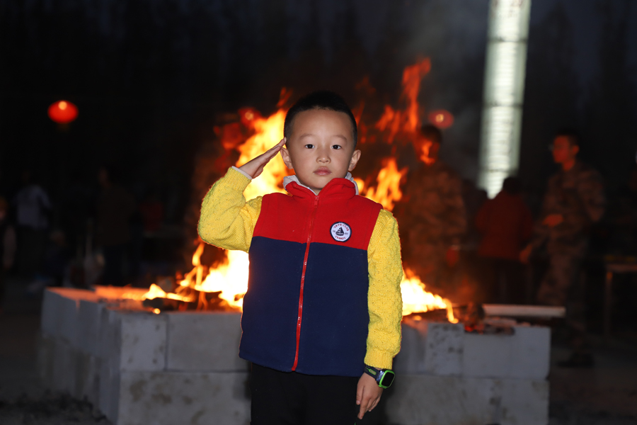 献礼华诞 | 解放军及武警部队“双节”晚会大联欢