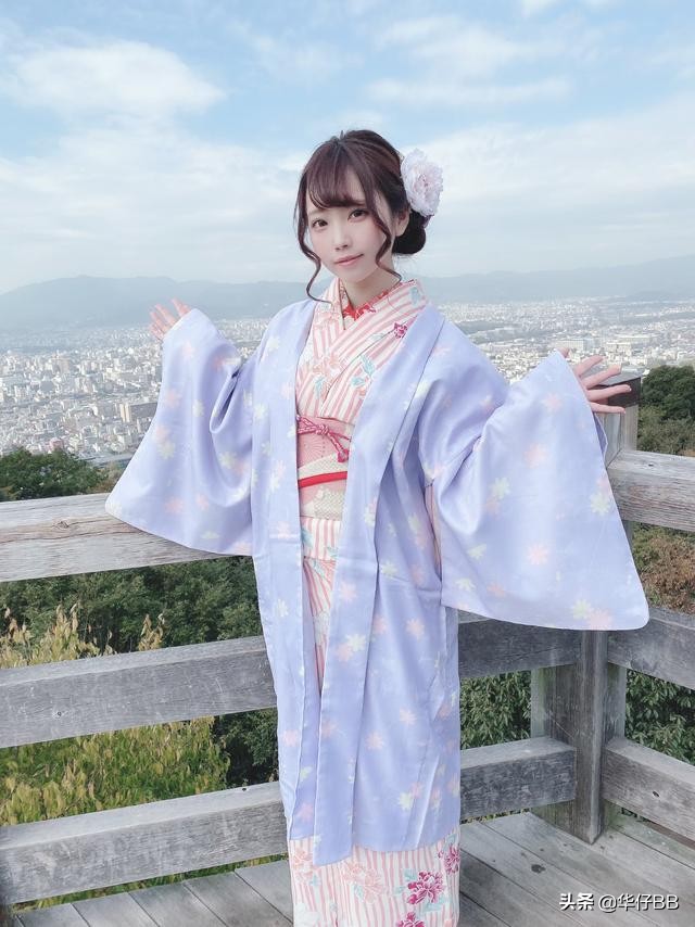 日本美女Coser ないる的可爱萝莉和性感御姐美图图片