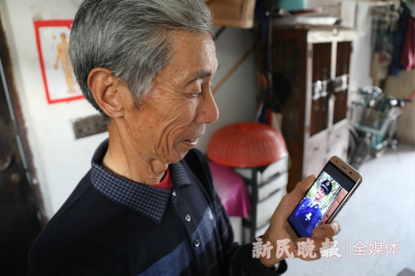 時(shí)隔51年，這對(duì)上海祖孫先后在天安門接受檢閱