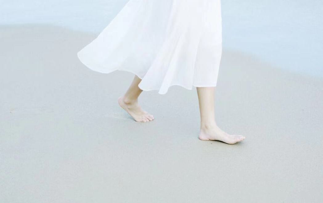 海边美女背影图片唯美(炎炎夏日和大海来场邂逅) - 赤虎壹号