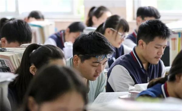 安徽一公立高中违规收528名复读生，人均八千，被教育部点名通报