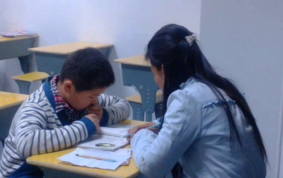 为啥童星常“旷课”，高考还能考高分？看看关晓彤的552分就懂了