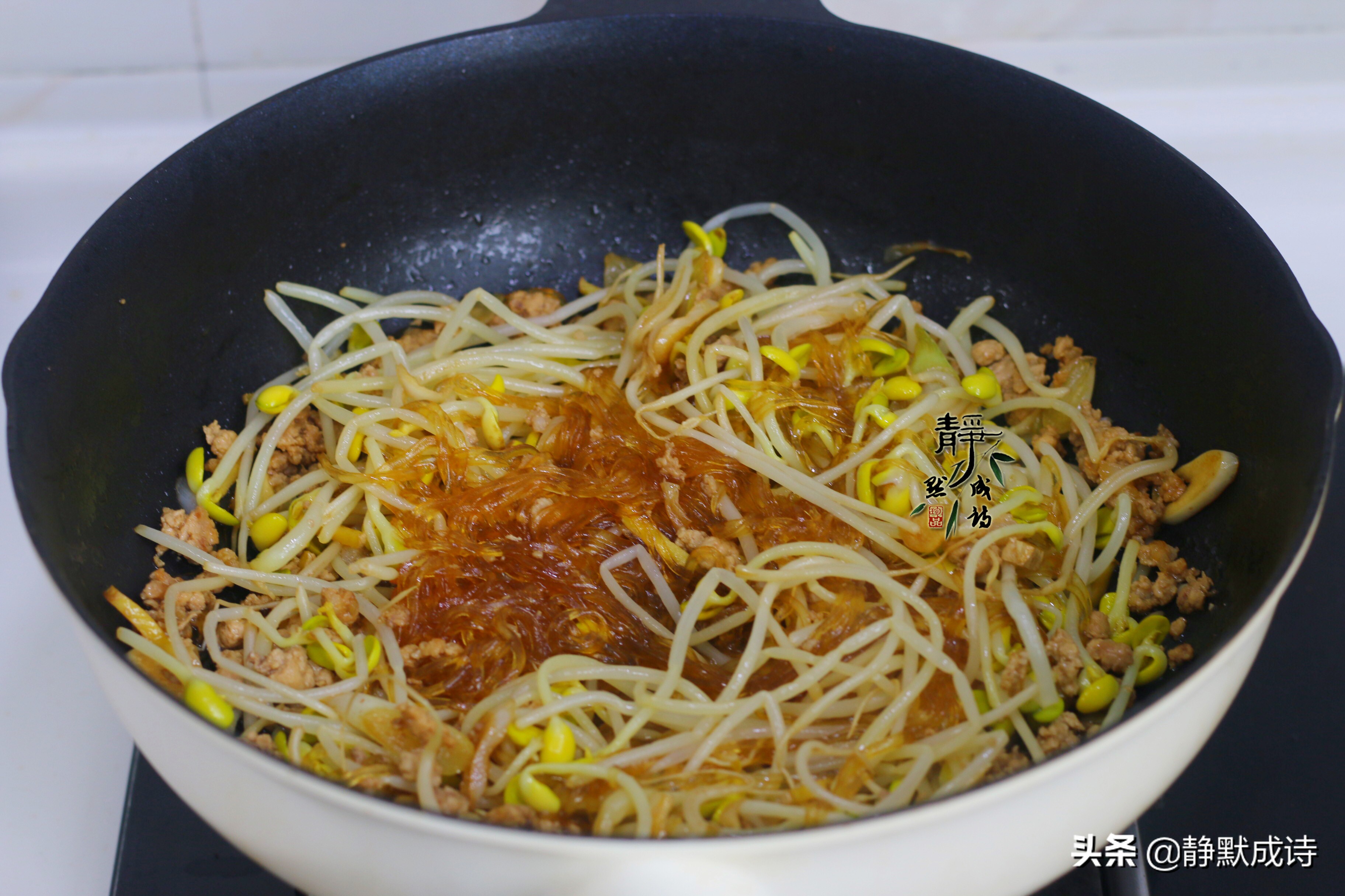 【肉末黄豆芽炒粉条】
