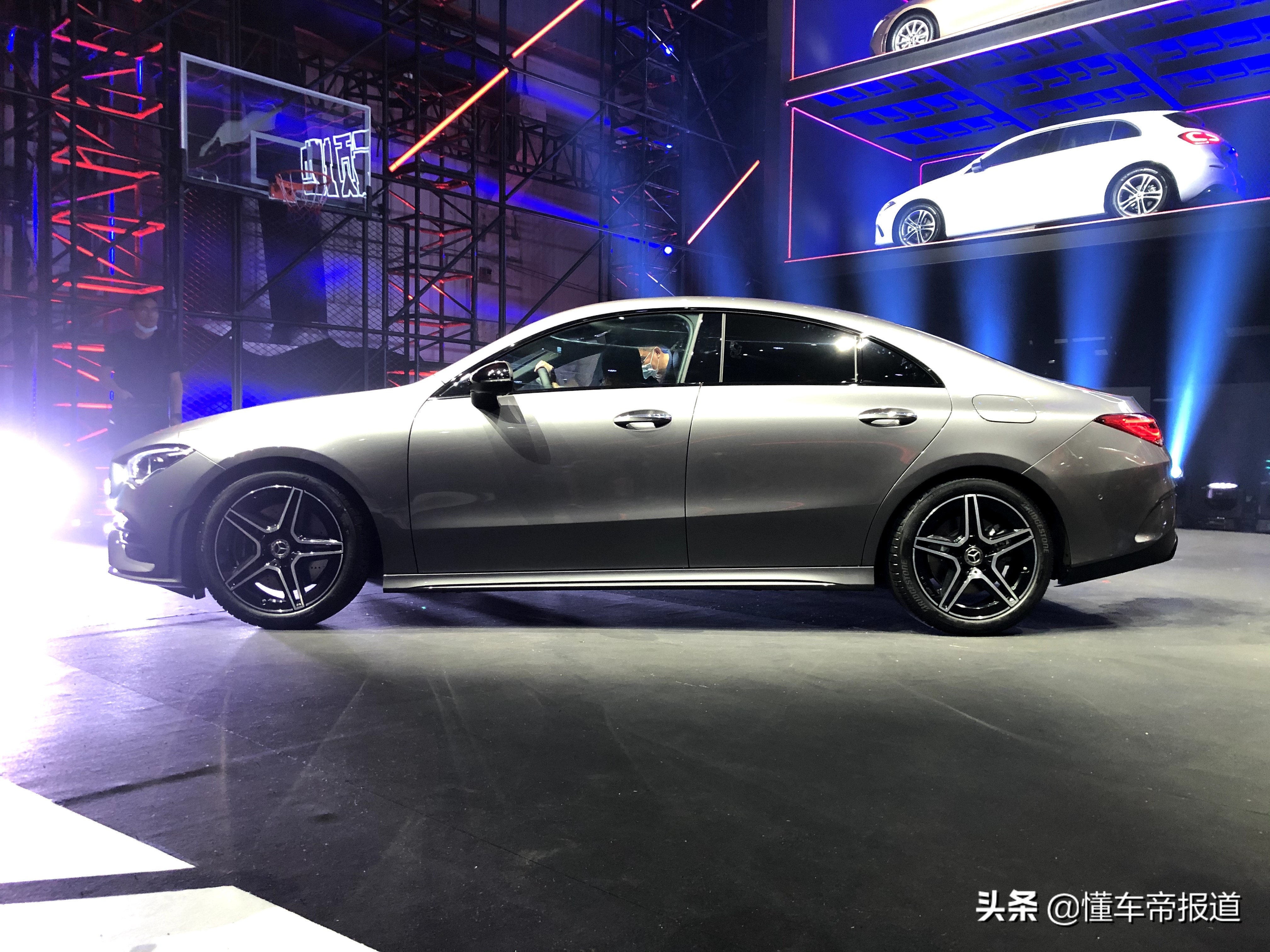 新车 | 奔驰全新CLA四门轿跑车/五门猎跑车上市 售29.98万元起