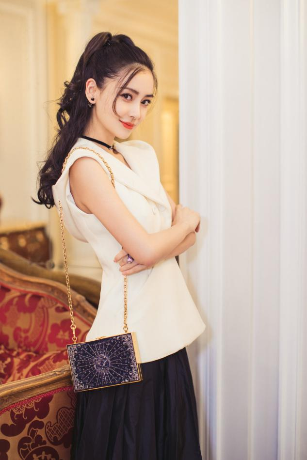 看看明星们的半扎造型,简单好看