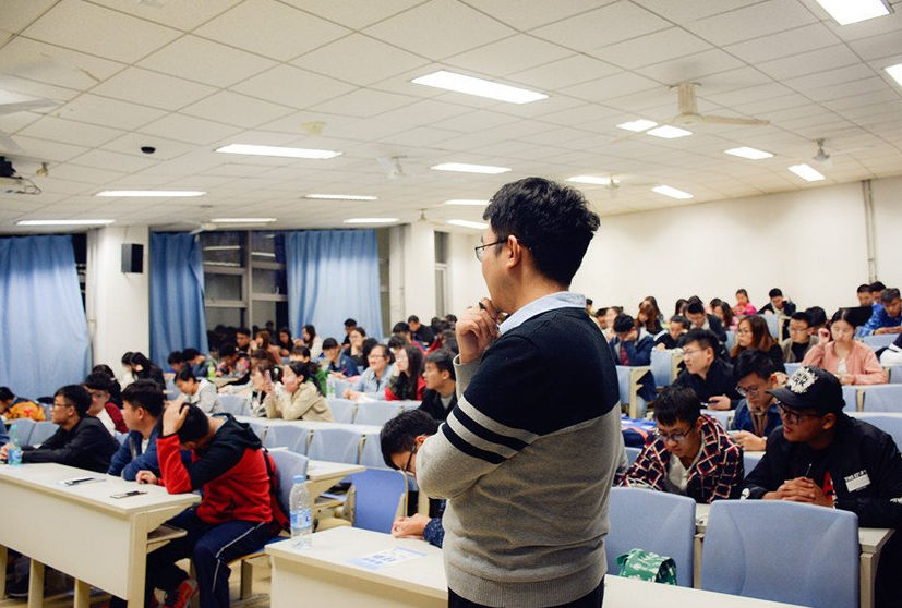 大学校园存在的“潜规则”，越早知道越好，辅导员一般不会说