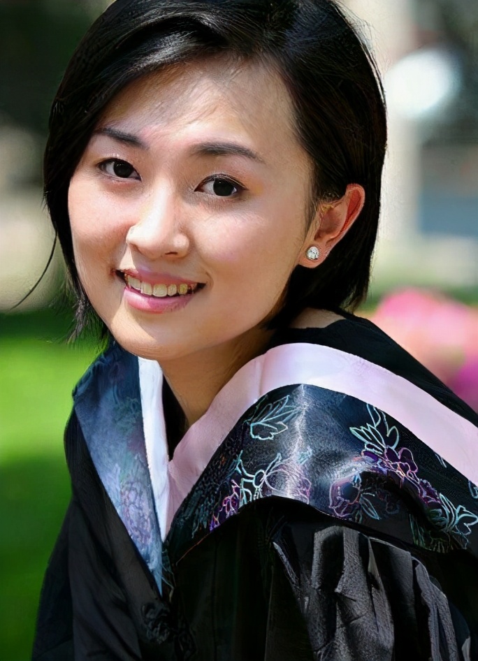 她曾是央视财经频道最年轻主持人,原以为前途无量,却已消失6年