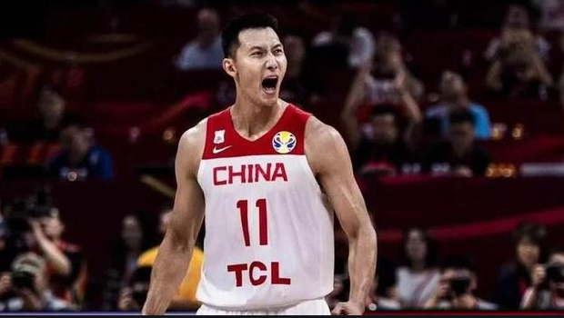 易建联为什么从nba回来(易建联为什么在NBA打了几个赛季就回来了？原因很简单，令人惋惜)