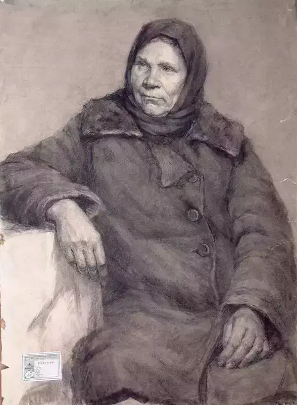 列宾美术学院素描作品，带你走进那个世界，对美另类的诠释