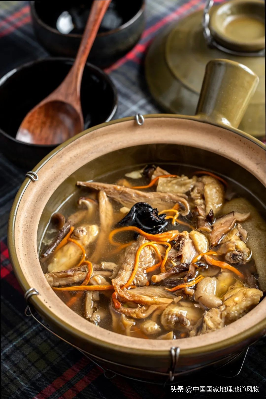 “褐”字读音揭秘：远离红伞伞，安全识色须知