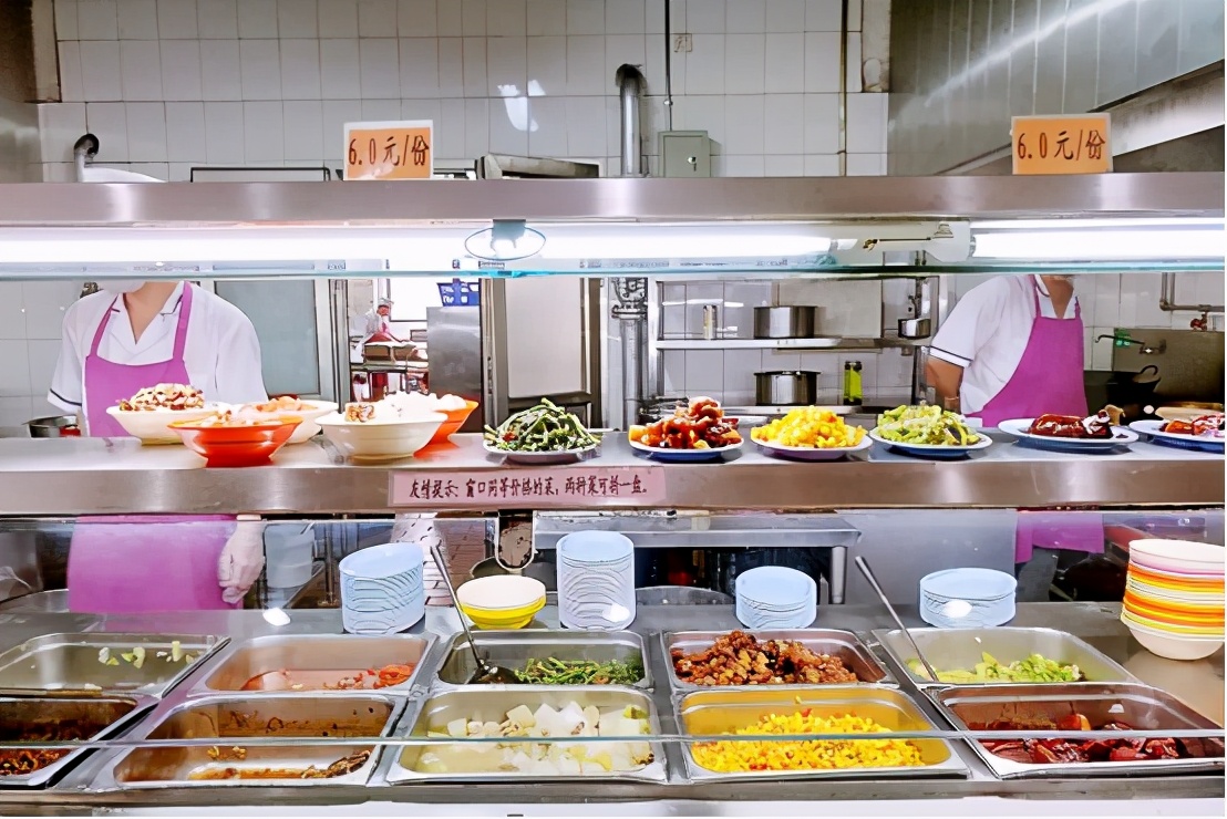 "清华大学"的食堂火了,顶级学府的食堂,也是实力与颜值并存