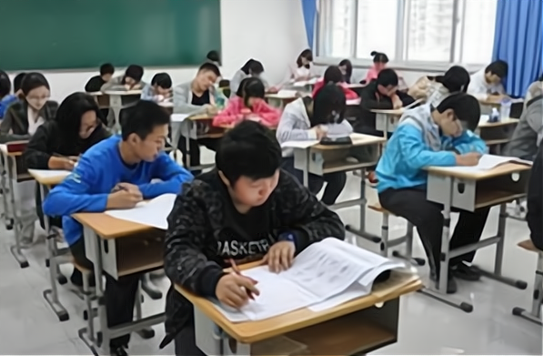 理科生的高考满分作文：全篇仅755字，却有30字连老师也不认识