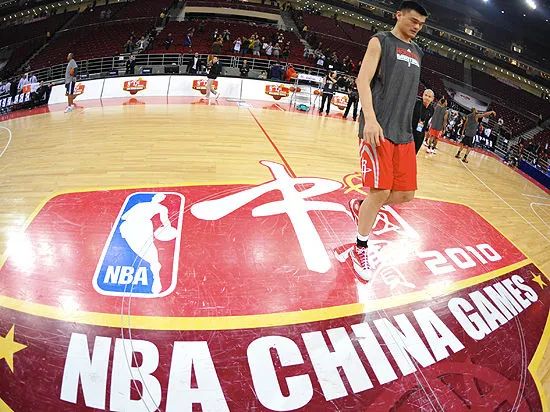 为什么nba有些要付费(谁让篮球饭圈化：NBA正变成为球星付费的联盟)