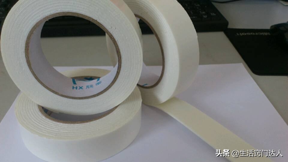 胶带纸的胶印如何清除（清理粘胶痕迹的方法）