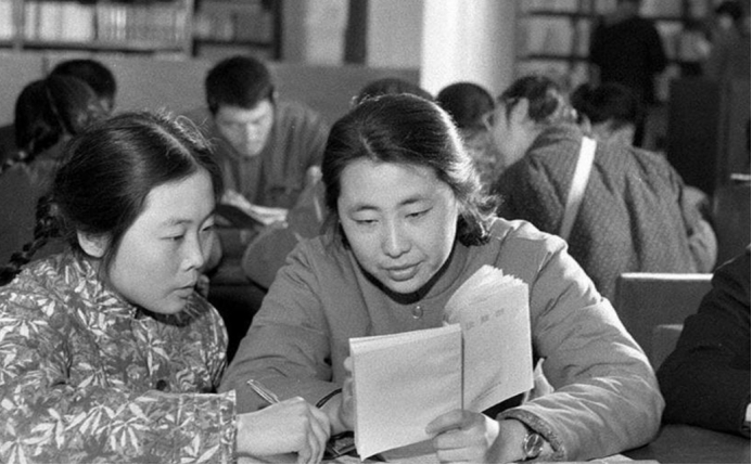 高考恢复后的第1年，高考试卷难度怎么样？最难的根本不是试题