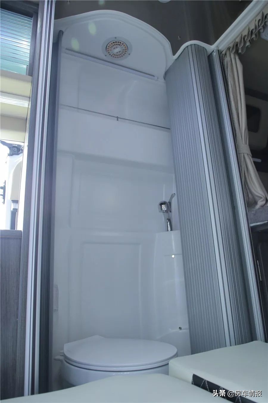 配全球十佳发动机的福特B型房车，日常坐6口，可上京牌不到30万