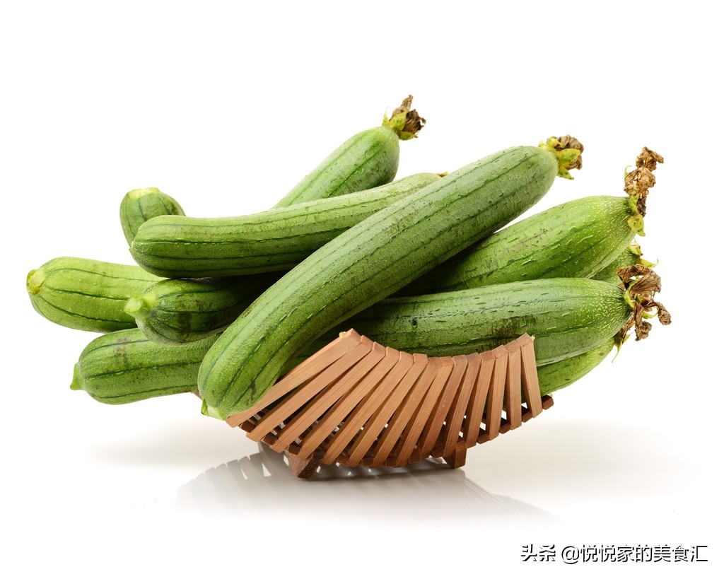 冬瓜,伏瓜,黄瓜,青瓜,西葫芦,还有丝瓜和线瓜,排最后面的这两种瓜是最