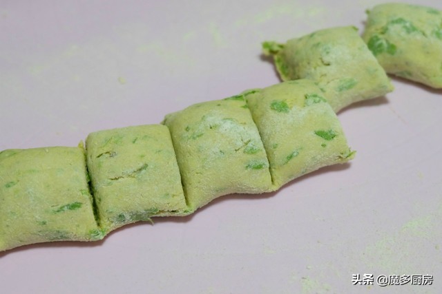 榆钱馒头怎么做好吃（榆钱馒头详细步骤简单易做超好吃）