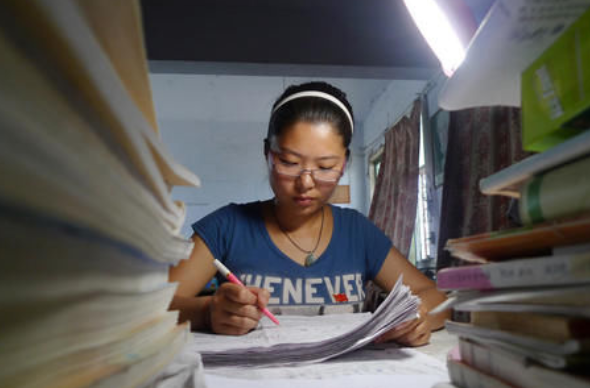 按“工龄退休”或难成现实，教师行业或深受影响，师范生需知晓