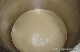 从业十年的面包师告诉你，在家怎么做香香甜甜的酥粒奶油面包