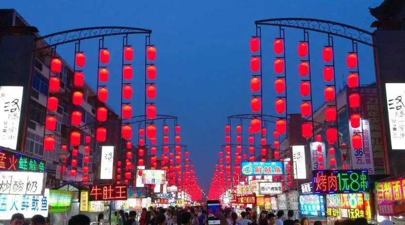 “全民地摊”刷爆热搜！逛夜市才是夏天最巴适的打开方式