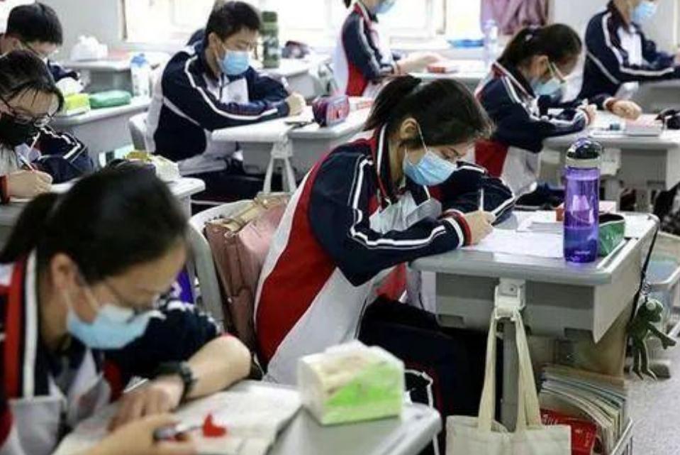 孩子成绩一般，选公办高中好还是民办高中好，希望你没选错