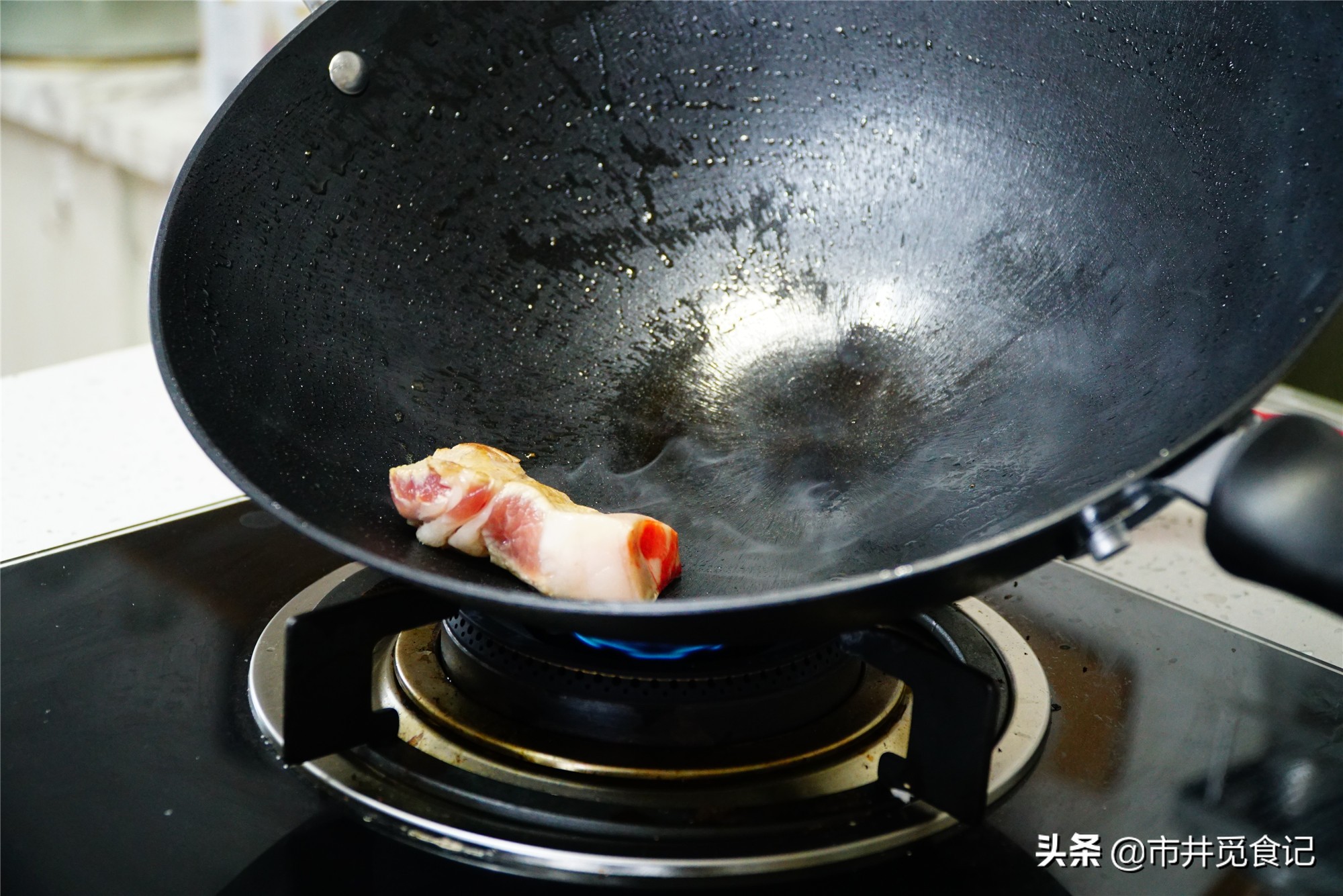 新铁锅买来别着急用，开锅这6步不能少，不生锈不粘锅，越用越光