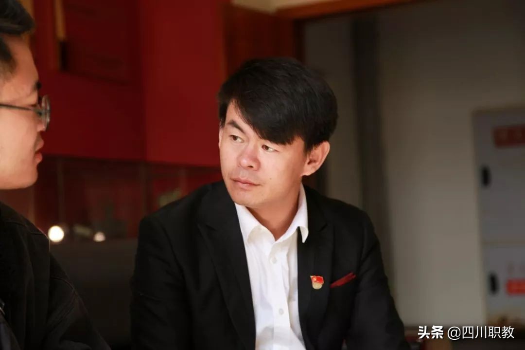 “90后”核级焊工回校祝贺，中国核工业唯一高职院校建校40年