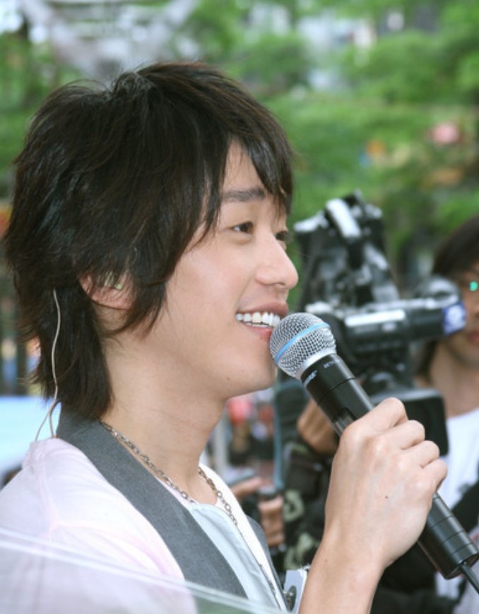 退学替家人还债，一首歌红遍大江南北，张栋梁为何在巅峰时隐退？