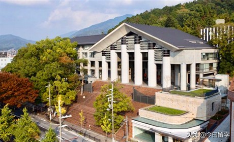 同京都精華大學,大阪藝術大學,成安造形大學合稱為關西四美大.