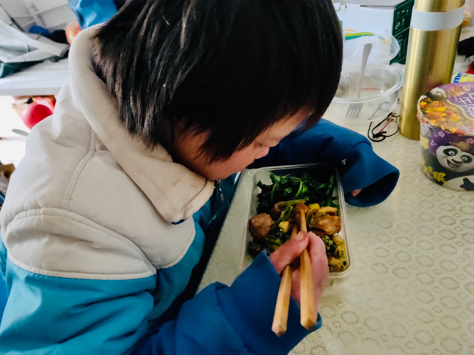 家人外出因疫情被困湖北27天，轻度智障的她独自在家，幸好…