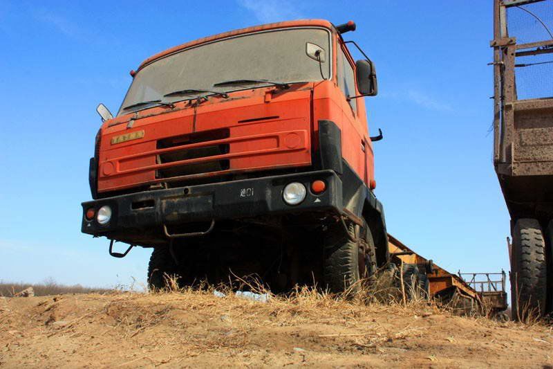 重卡里的越野之王,却惨被国人抛弃:太脱拉为何走路"内八"?