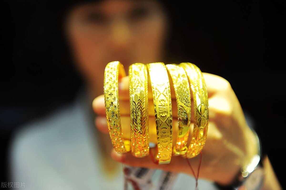「铂金白金」铂金和黄金哪个贵（白金、黄金和铂金该怎么区分）