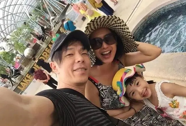 她被誉为“最美紫霞”，曾与星爷假戏真做，险些陷入“尺度”泥潭