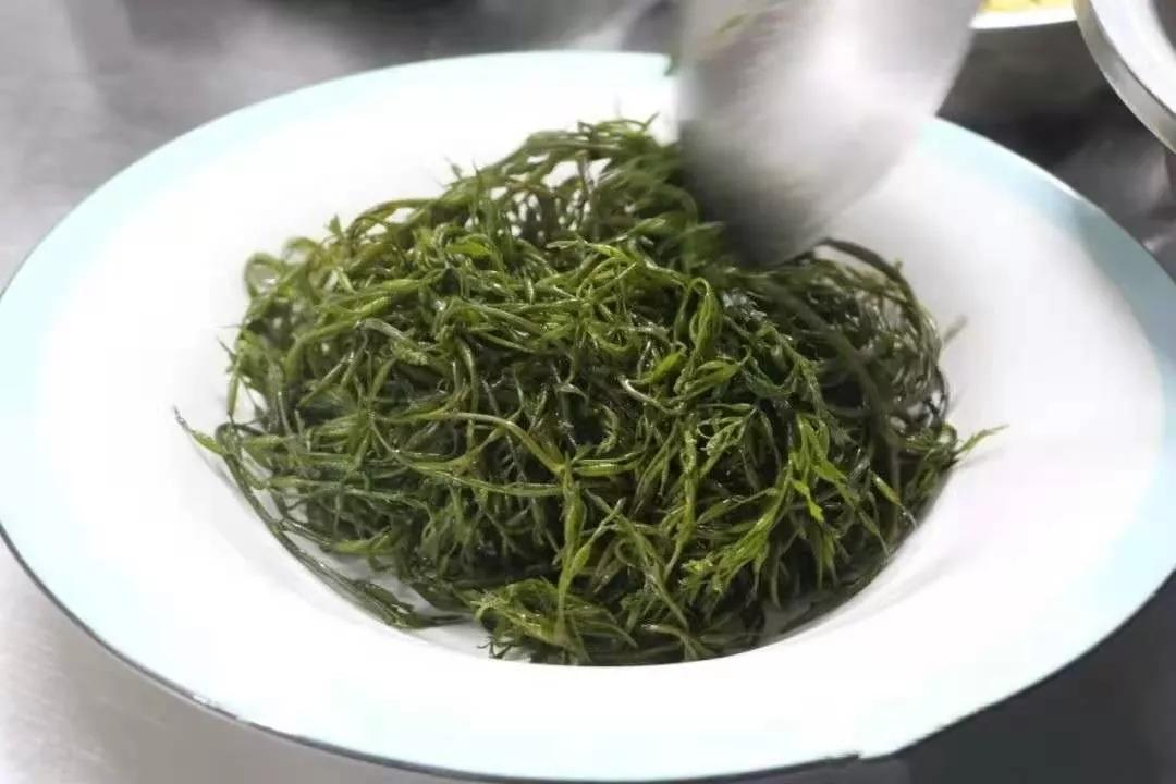 鞭炮笋怎样凉拌做法(鞭炮笋小海鲜凉拌菜双重脆嫩)