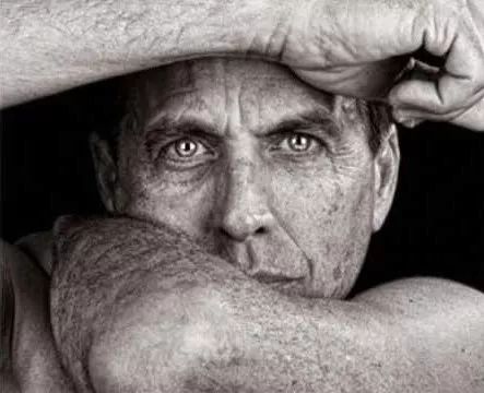 “摄影界伦勃朗”，拍下无数伟大的时代面孔，每一张都充满了故事