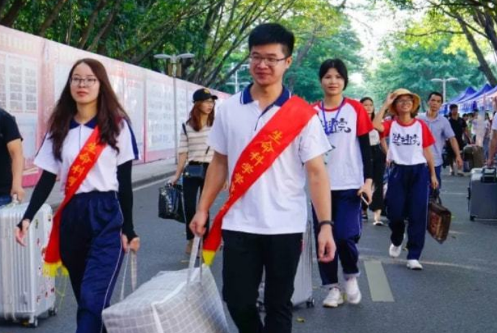 “不让补课，请大学生家教可以吗？”官方做出回应，家长放心了