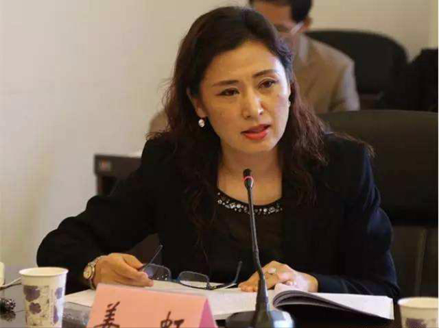 汕头大学现任女校长，被网友冠以“最美”称号，她因何受人喜爱？