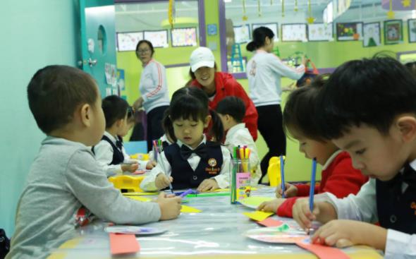 幼儿园招聘幼师（杭州一幼师工资条火了）