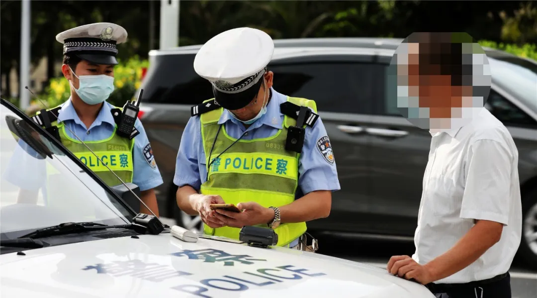珠海交警开启首场大规模整治行动，司机插队打尖被罚:人有三急！