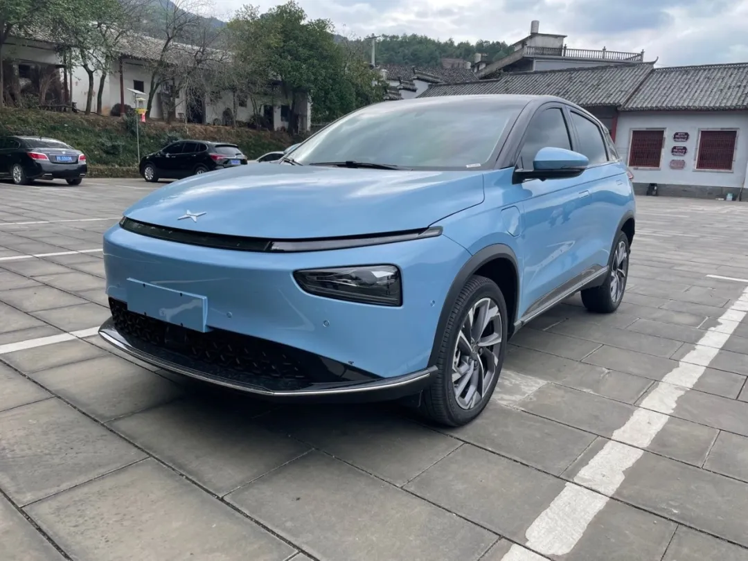 本人对新能源一直都很感兴趣,刚好看到小鹏g3i,第一眼就被它的外观所