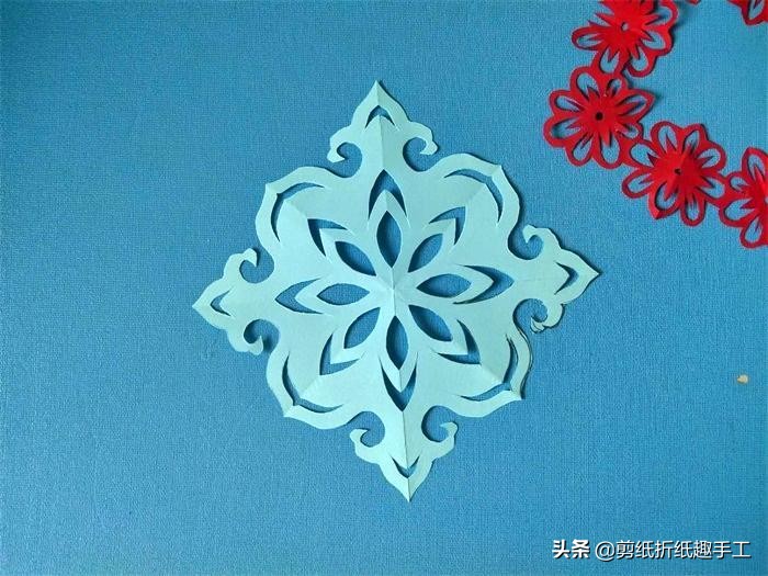 剪纸手工教程：掌握这几个步骤，你也能剪出漂亮的如意窗花