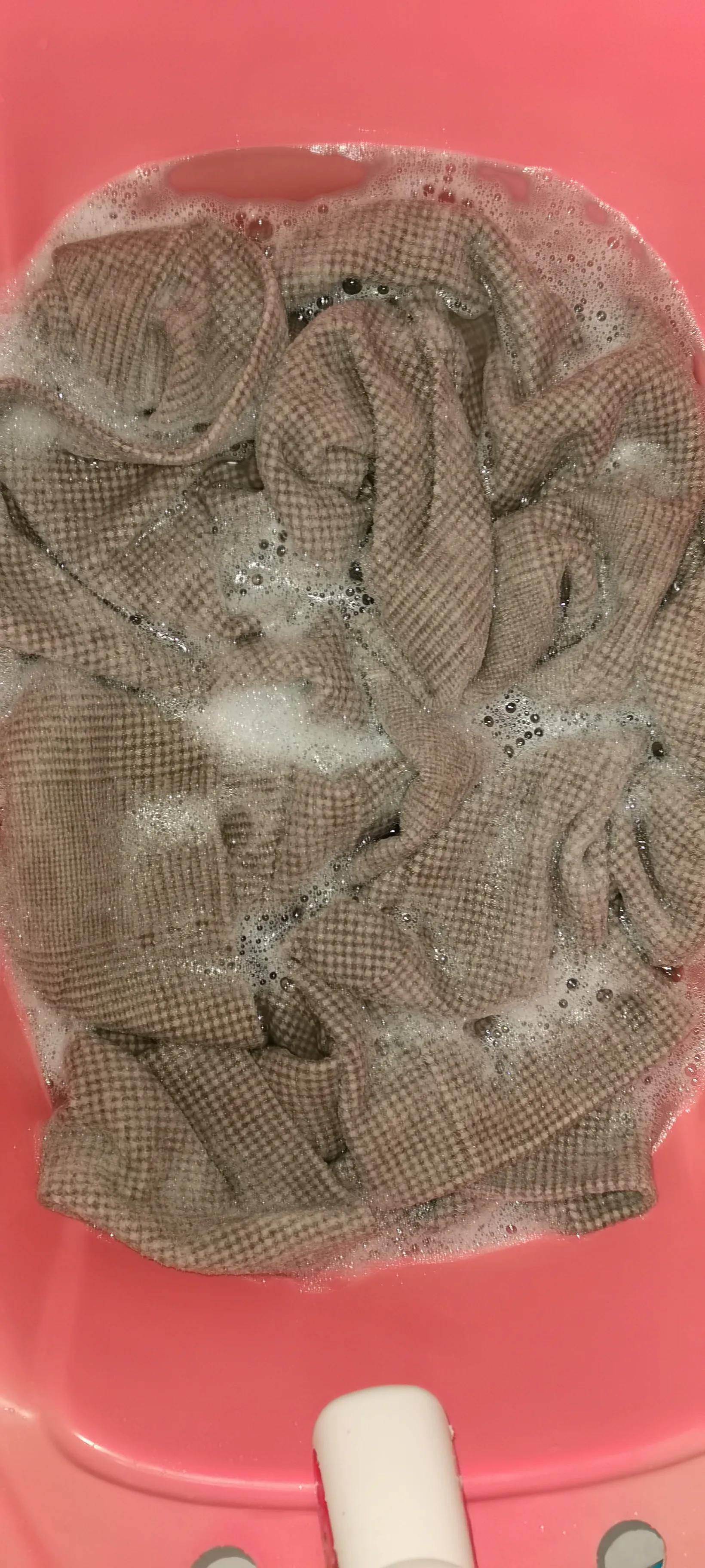 100%羊毛大衣可以水洗吗（羊毛大衣可以水洗吗）