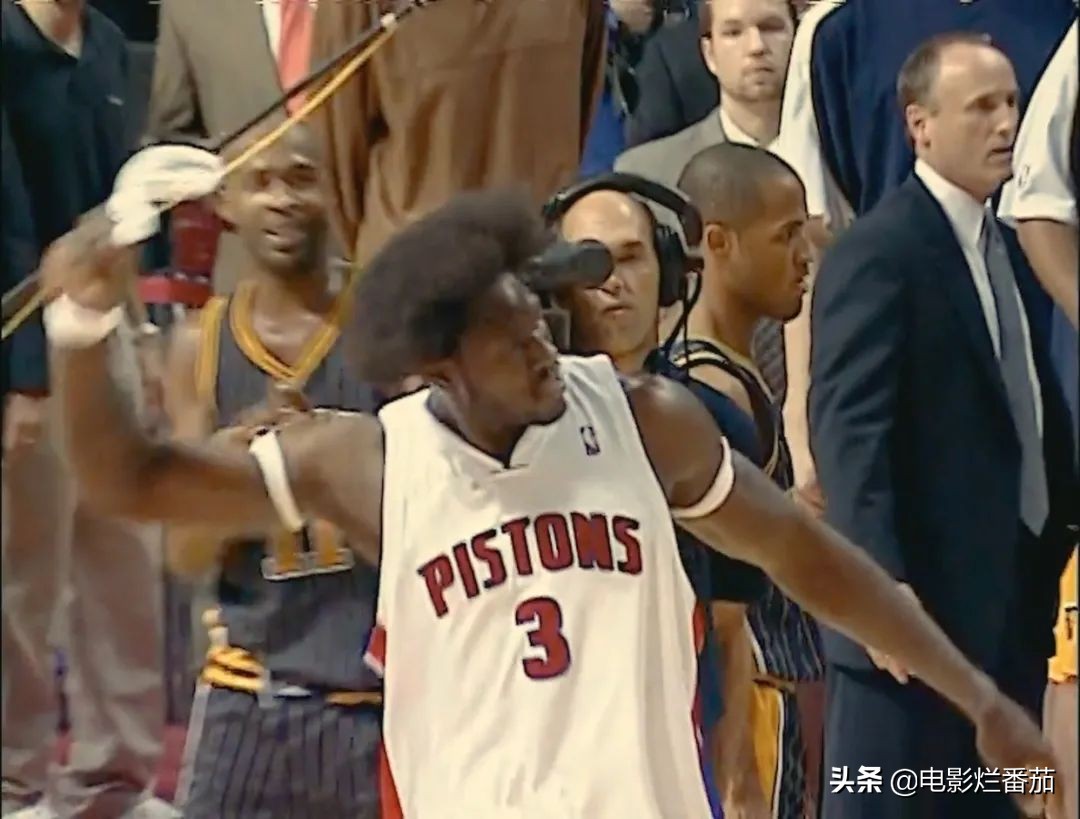史上最惨烈的NBA斗殴现场！这部纪录片，揭开奥本山宫殿冲突之谜