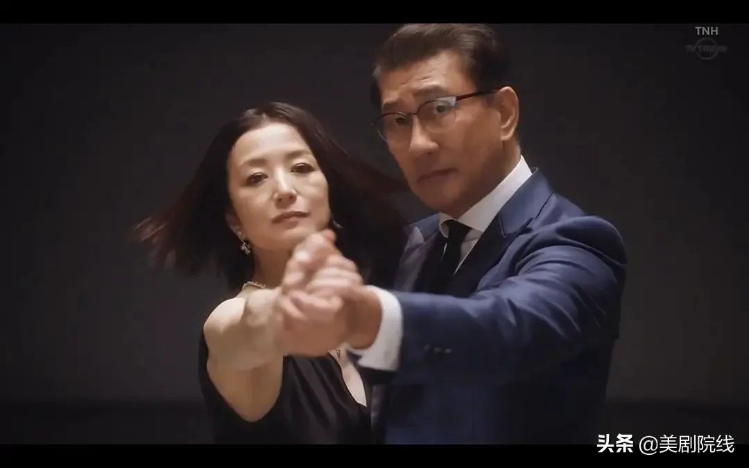 真了不起。看了这个岛上的国剧后，我知道了演艺圈是多么的混乱。